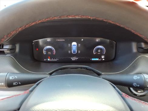 Used 2025 Jeep Compass Trailhawk w/ Trailhawk Elite Group image 18