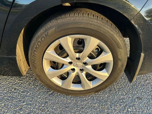 Used 2025 Toyota Corolla LE image 9