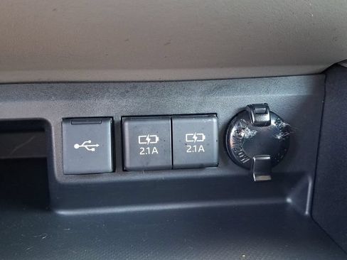 Used 2021 Toyota Highlander L AWD/4WD image 36