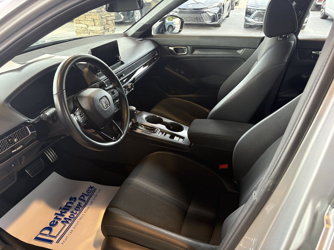 Used 2025 Honda Civic Sport image 2