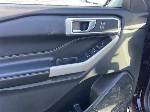 Certified 2022 Ford Explorer XLT w/ Equipment Group 202A image 7