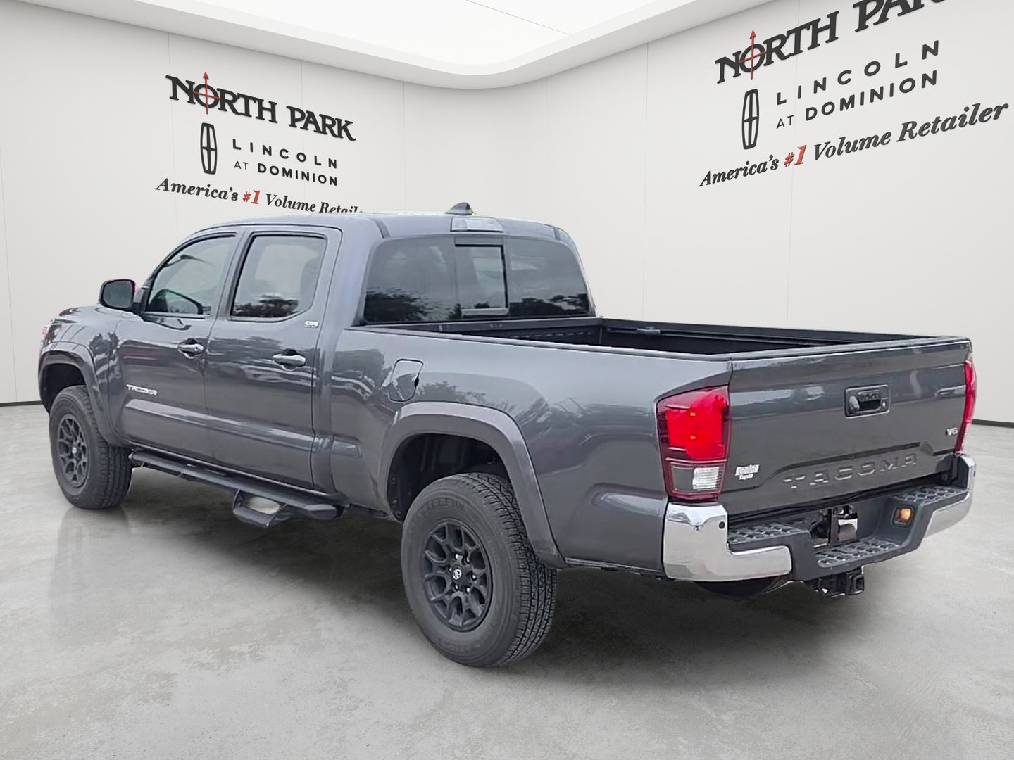 Used 2021 Toyota Tacoma SR5 RWD image 3