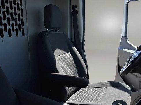 Used 2020 Ford Transit 250 Medium Roof RWD image 19