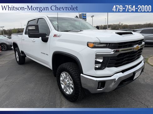 Used 2024 Chevrolet Silverado 2500 LT image 3
