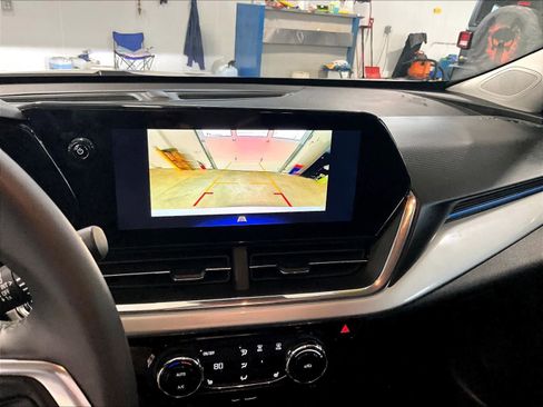 Used 2025 Chevrolet Trax LT w/ LT Convenience Package image 19