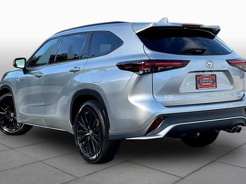 Used 2024 Toyota Highlander XSE FWD image 12