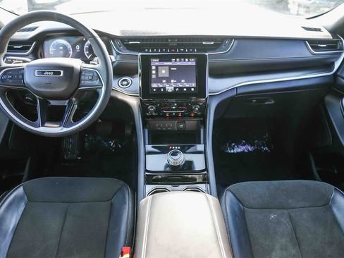 Used 2023 Jeep Grand Cherokee Altitude image 11