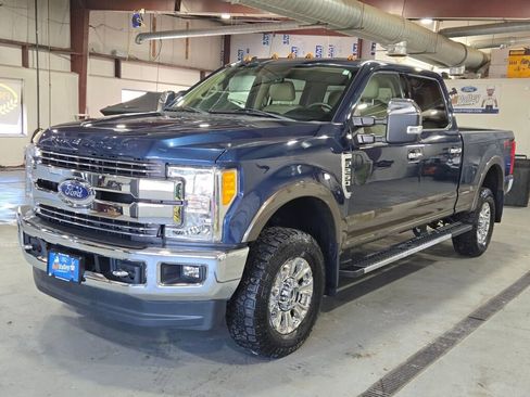 Used 2017 Ford F250 Lariat w/ Chrome Package image 5