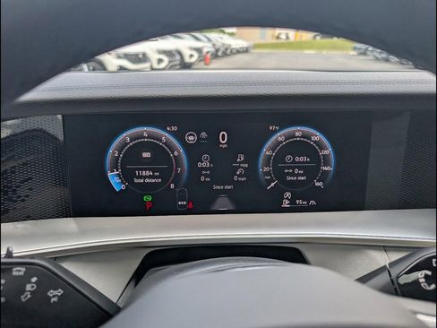 Certified 2025 Volkswagen Tiguan SE R-Line AWD/4WD image 15