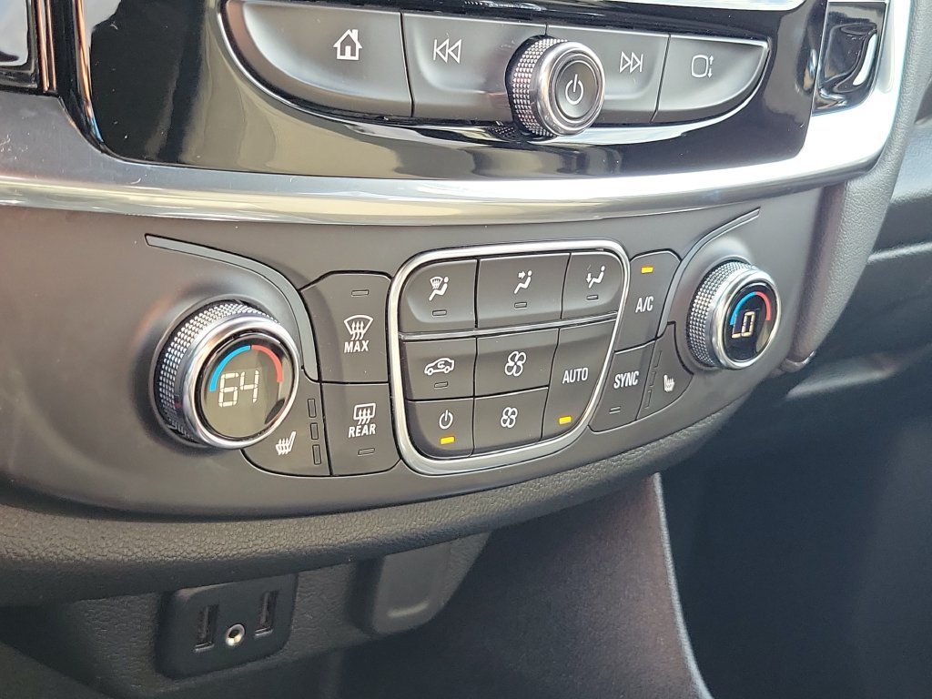 Used 2022 Chevrolet Traverse LT FWD image 25