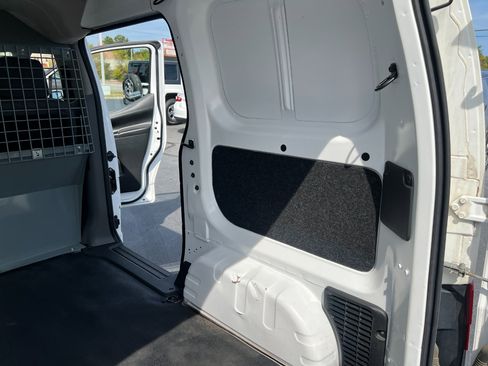 Used 2020 Nissan NV200 SV w/ Sliding Glass Door Package image 28