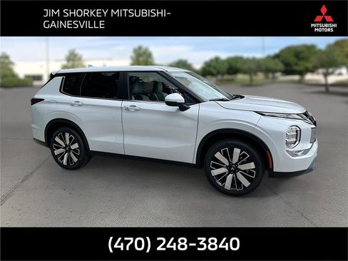 New 2025 Mitsubishi Outlander SE image 1