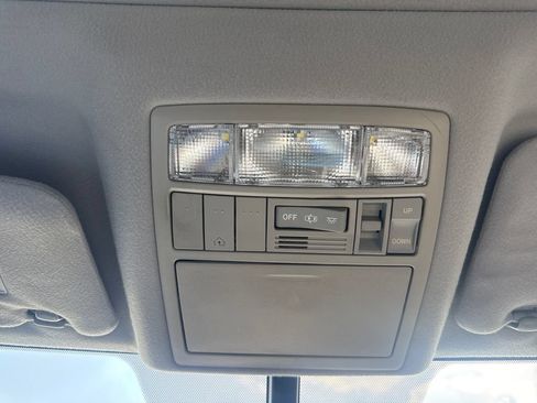 Used 2011 Toyota Venza AWD w/ Premium Pkg #2 image 27
