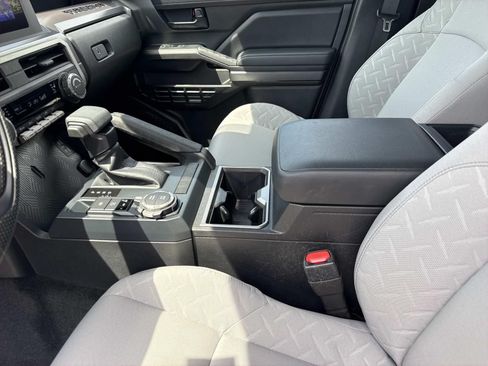 Used 2025 Toyota Tacoma SR5 AWD/4WD image 21