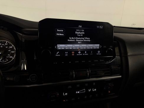 Used 2023 Nissan Pathfinder SL FWD image 18