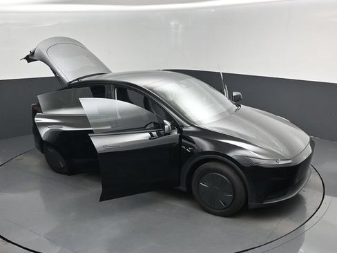 Used 2026 Tesla Model Y 2WD image 19