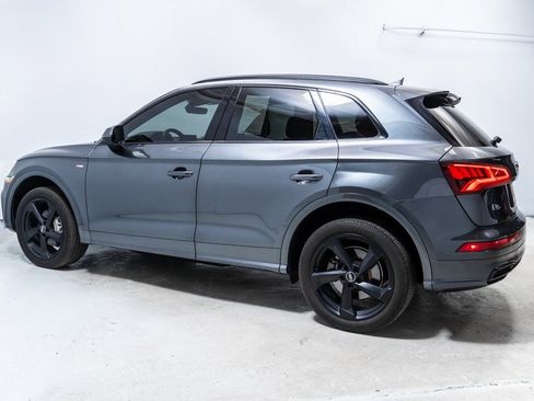 Used 2020 Audi Q5 2.0T Titanium Premium Plus w/ Premium Plus Package image 2