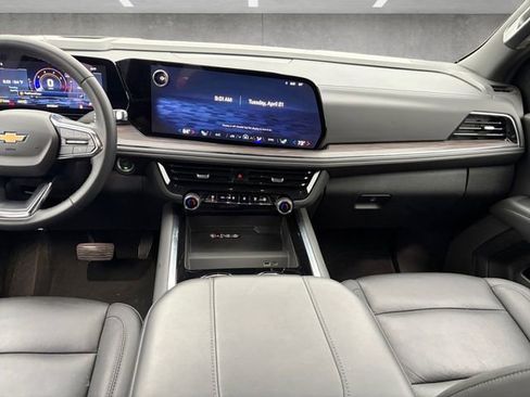 Used 2025 Chevrolet Tahoe LT AWD/4WD image 3