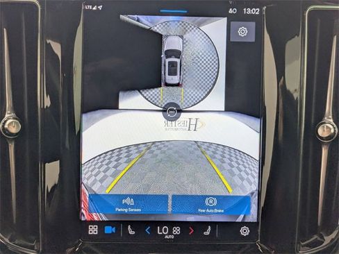 Used 2025 Volvo XC60 B5 Plus image 21