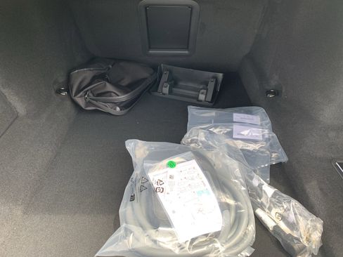 New 2025 BMW 750e xDrive image 35