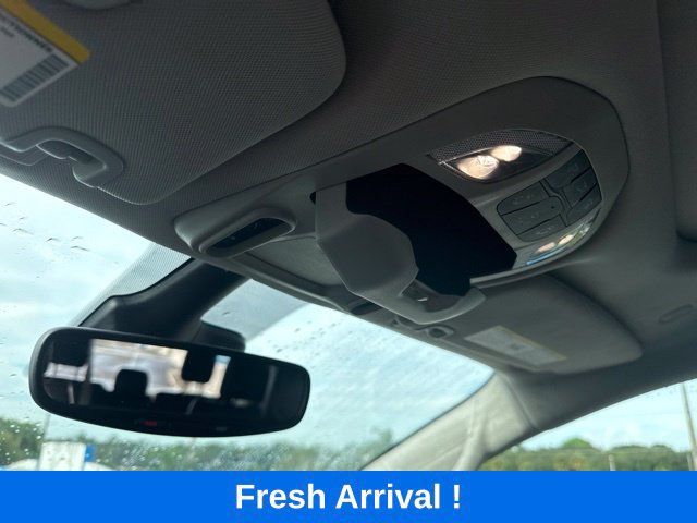 Used 2023 Chrysler Pacifica Limited FWD image 10