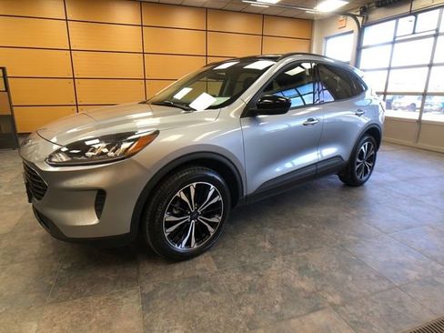 Certified 2021 Ford Escape SE w/ SE Sport Appearance Package image 3