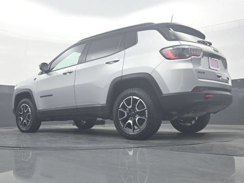 Used 2025 Jeep Compass Trailhawk AWD/4WD image 31