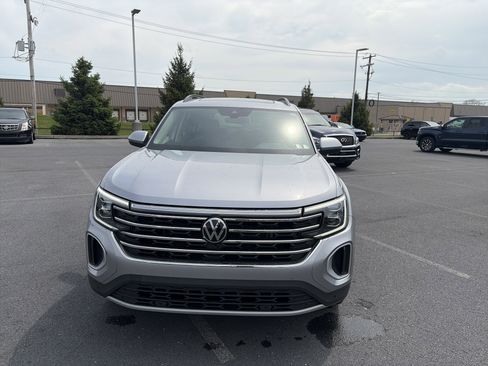 Used 2024 Volkswagen Atlas SE image 2