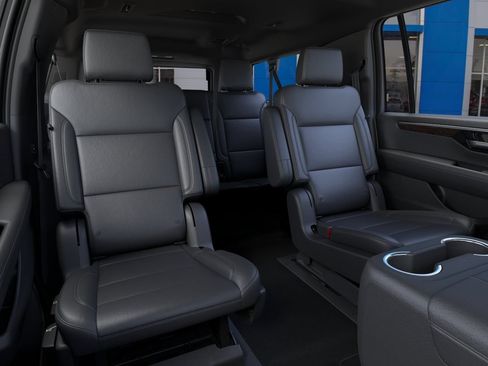 New 2026 Chevrolet Suburban Z71 w/ Z71 Off-Road Package AWD/4WD image 18