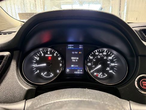 Used 2020 Nissan Rogue SV w/ Premium Package image 16