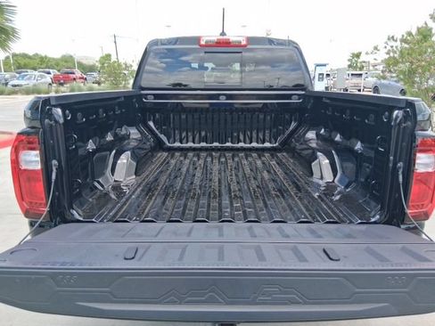 Used 2025 GMC Canyon AT4 AWD/4WD image 6