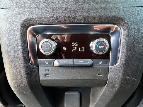 Certified 2025 GMC Yukon AT4 w/ AT4 Premium Package AWD/4WD image 27