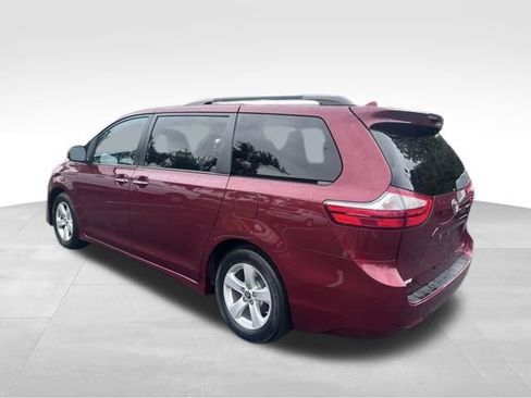Used 2019 Toyota Sienna LE w/ LE Preferred Package FWD image 4