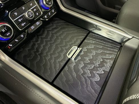 Used 2024 GMC Yukon Denali w/ Advanced Technology Package image 34