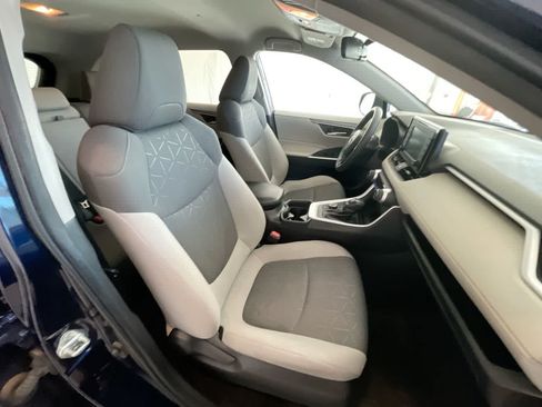 Used 2021 Toyota RAV4 XLE AWD/4WD image 24