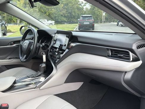 Used 2022 Toyota Camry SE FWD image 18