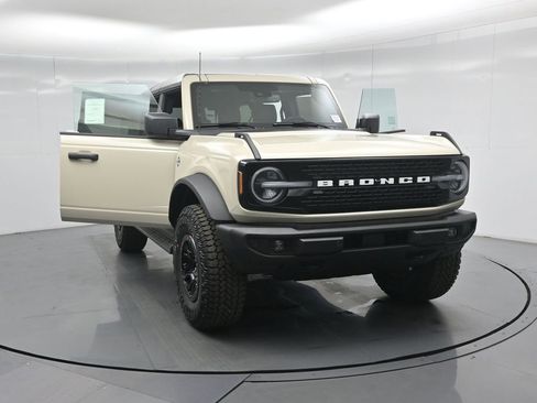 New 2026 Ford Bronco Outer Banks w/ Sasquatch Package image 32