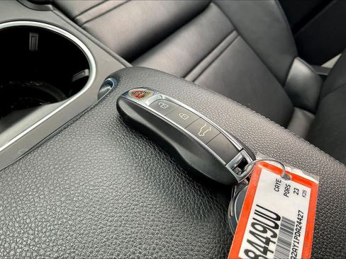 Used 2023 Porsche Cayenne Coupe image 12