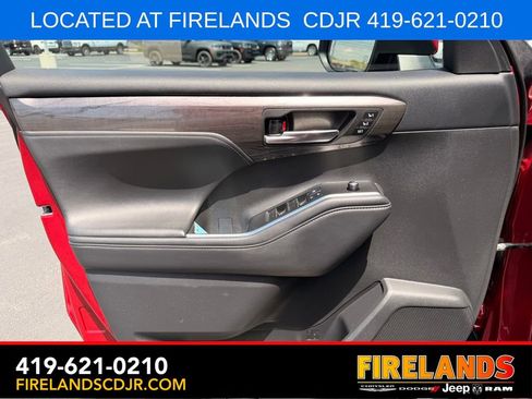 Used 2022 Toyota Highlander Limited AWD/4WD image 23
