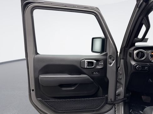 Used 2023 Jeep Wrangler Unlimited Sahara w/ Cold Weather Group AWD/4WD image 9