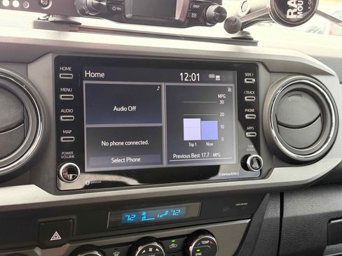 Used 2022 Toyota Tacoma TRD Off-Road image 20