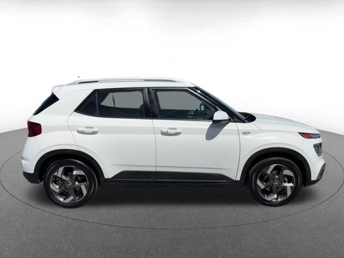 Used 2025 Hyundai Venue SEL FWD image 15