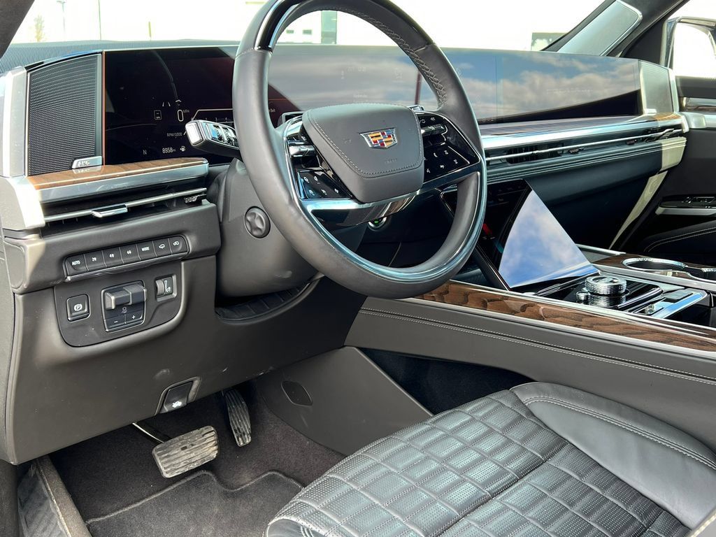 Certified 2025 Cadillac Escalade Sport Platinum w/ LPO, Floor Liner Package AWD/4WD image 23