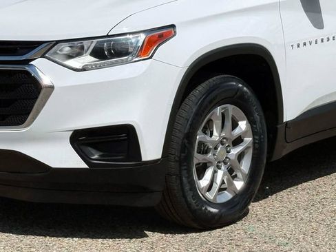 Used 2021 Chevrolet Traverse LS FWD image 10