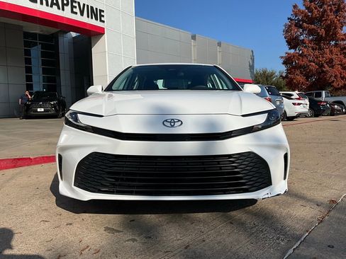 Used 2025 Toyota Camry LE image 4