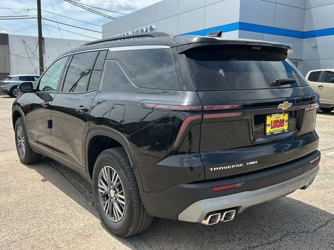 New 2026 Chevrolet Traverse LT w/ Driver Confidence Package AWD/4WD image 9