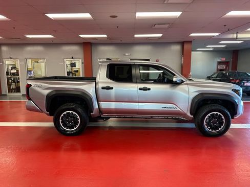 Certified 2024 Toyota Tacoma TRD Off-Road AWD/4WD image 3
