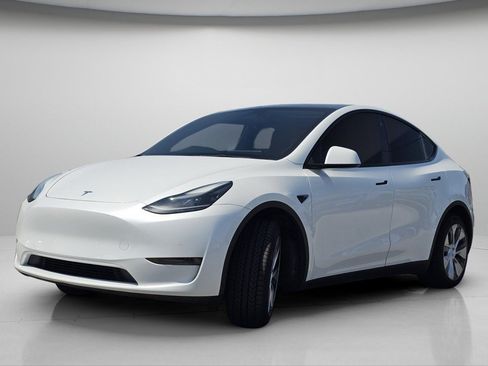 Used 2022 Tesla Model Y Long Range AWD/4WD image 19