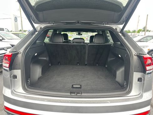 Used 2024 Volkswagen Atlas Cross Sport SE FWD image 23