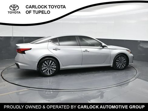Used 2023 Nissan Altima 2.5 SV w/ SV Premium Package FWD image 4